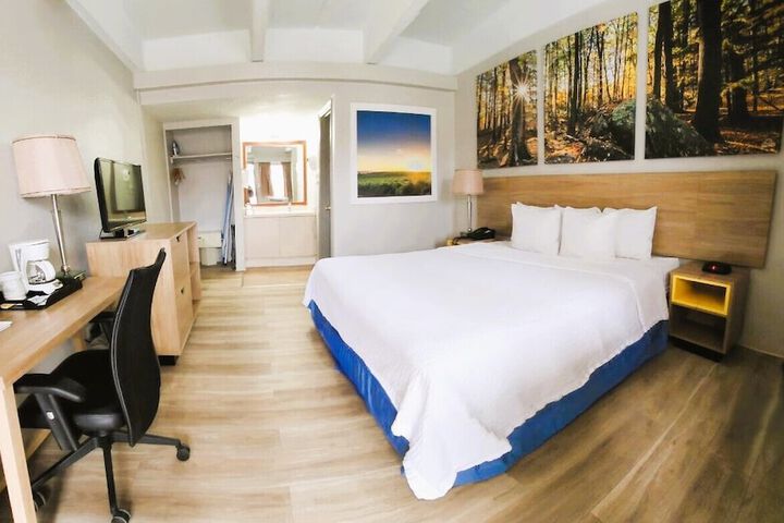 Room 13 of 22