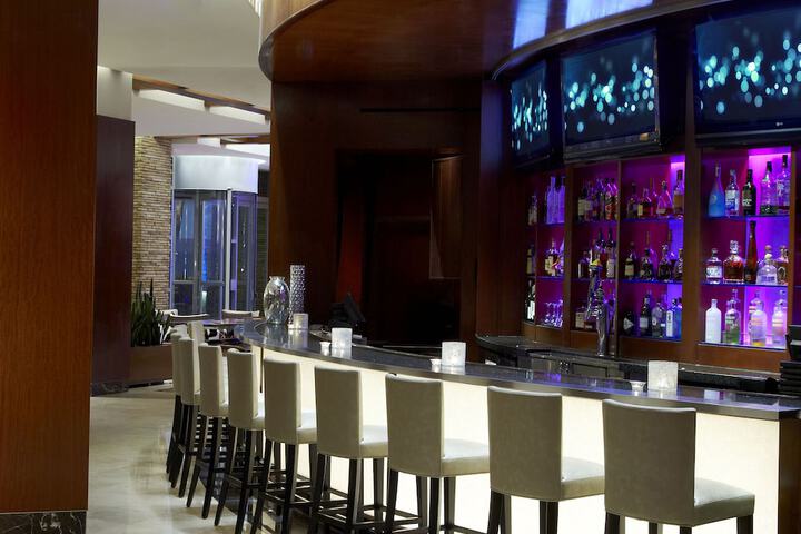 Lounge 52 of 57