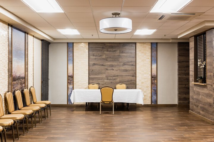 Holiday Inn Newark International Airport by IHG