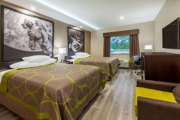 Room 16 of 38