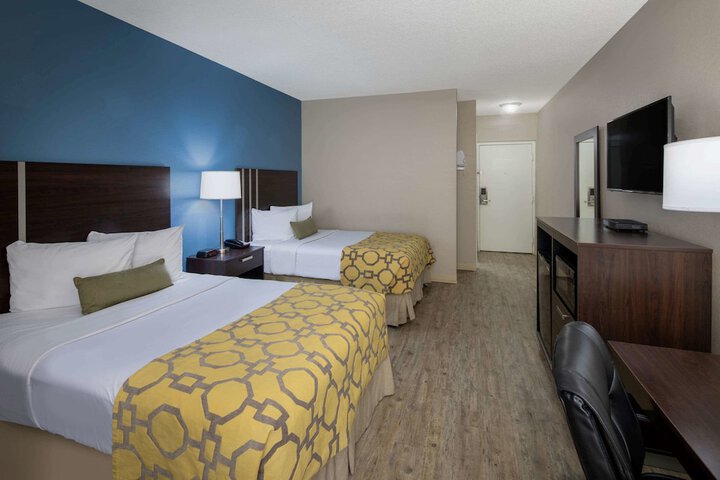 Room 4 of 16