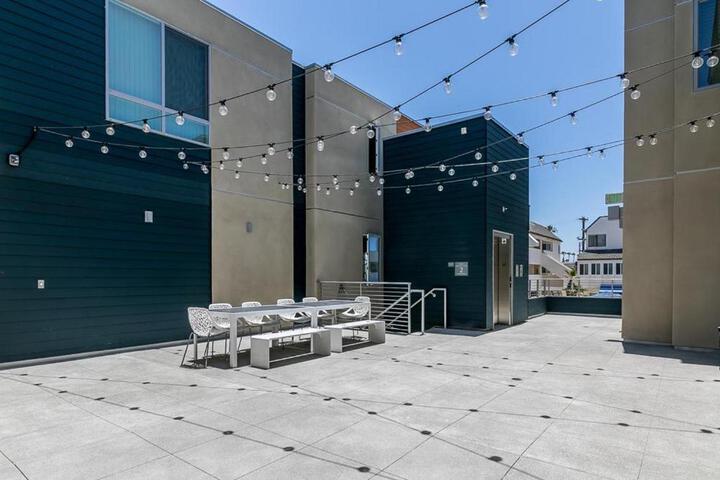 Ocean View 3 Bedrooms Condo just steps from the park, pier & water!