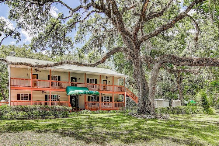 The Chassahowitzka Hotel