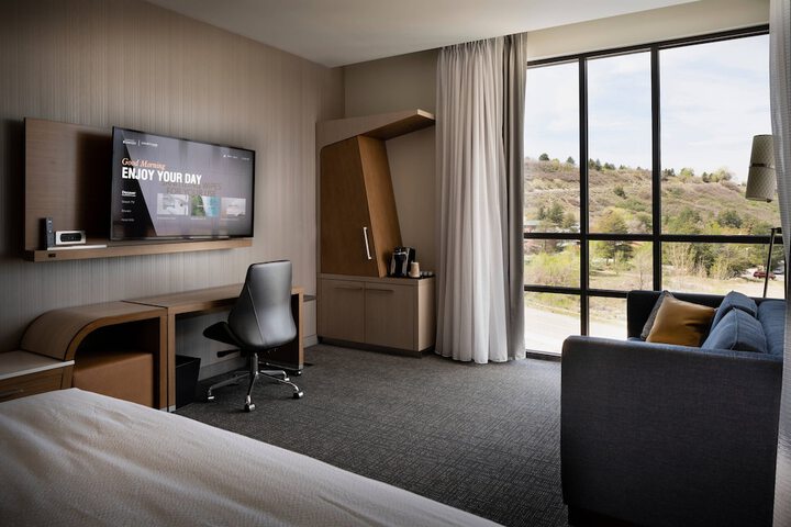 Room 44 of 80