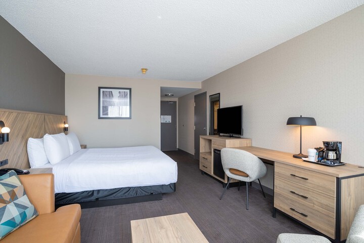 Room 12 of 28