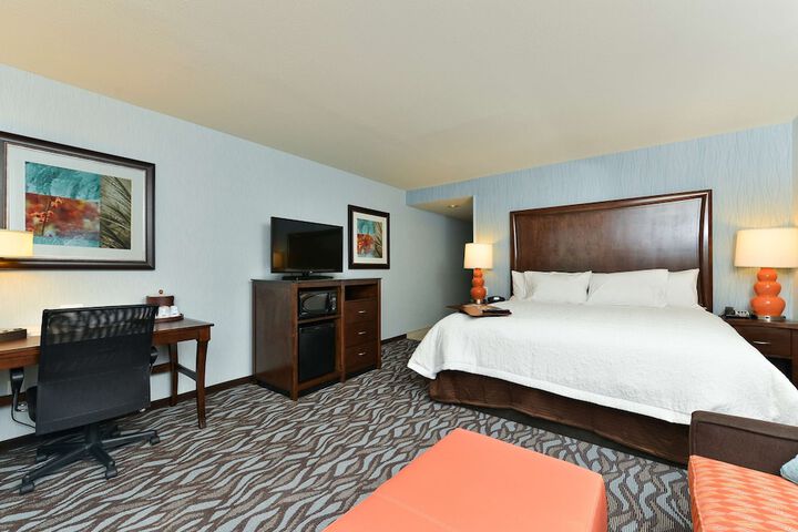 Hampton Inn Corning / Painted Post
