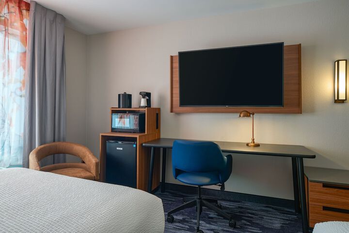 Room 28 of 35