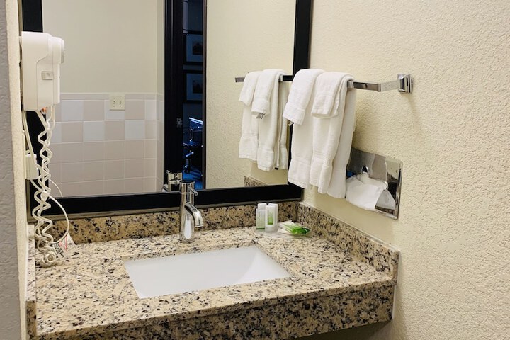 AmericInn by Wyndham Kewanee
