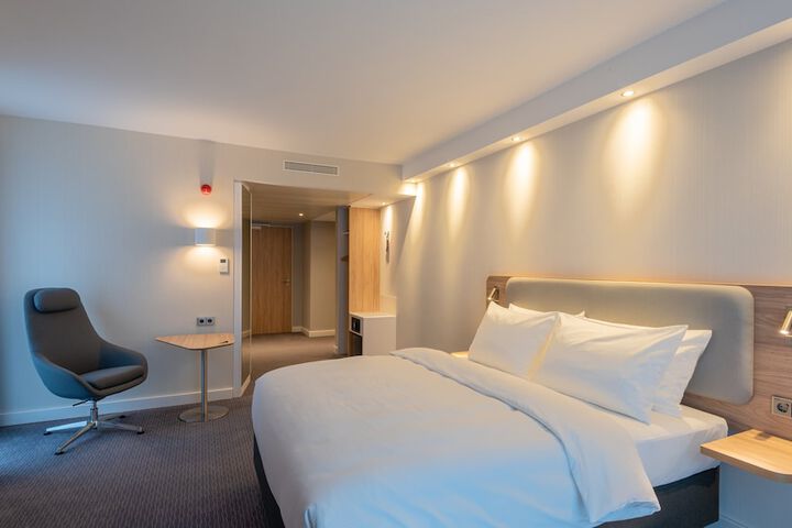 Room 50 of 97