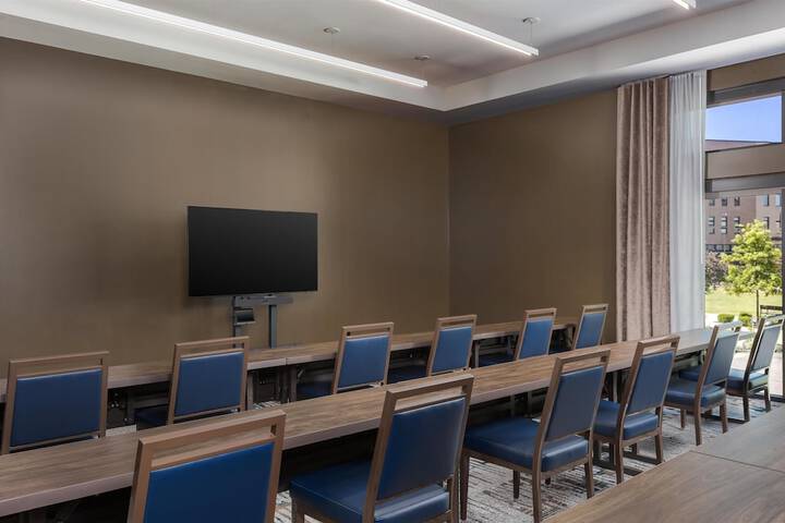 Hotel Avail Rogers Tapestry Collection by Hilton