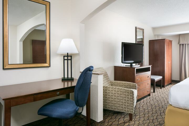 Holiday Inn Express Hotel & Suites Clinton by IHG