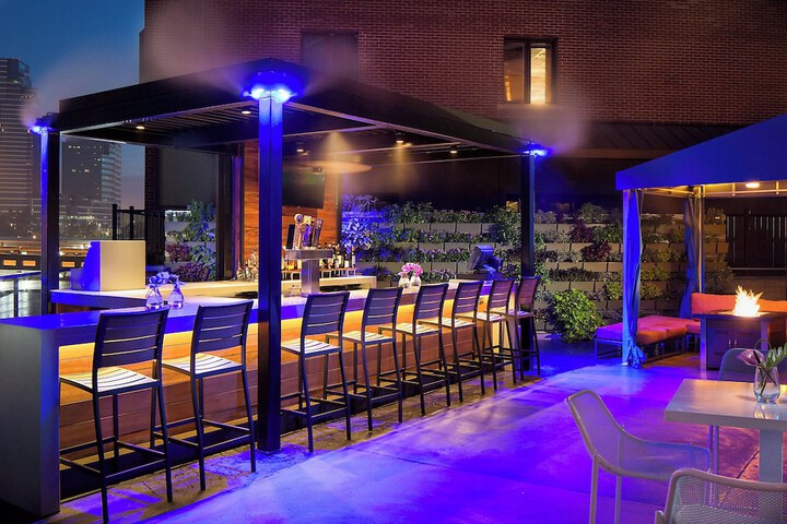 Lounge 124 of 150