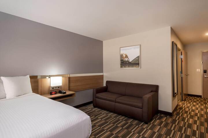 Microtel Inn & Suites by Wyndham Georgetown Lake