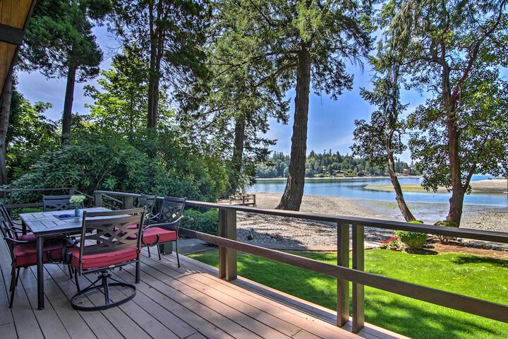 Waterfront Cabin w / Fire Pit in Gig Harbor!