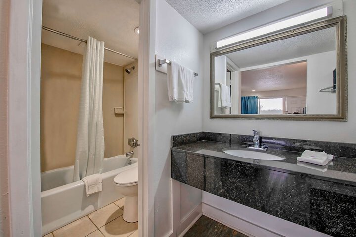 Room 8 of 27