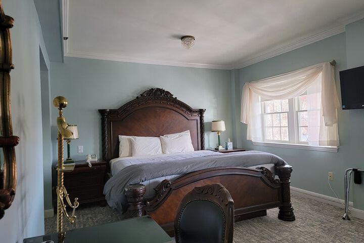 Lowell Inn