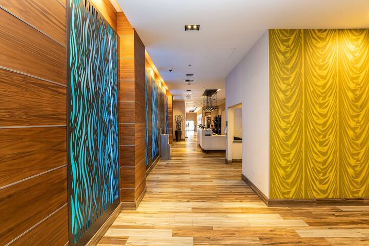 Hotel Interior 22 of 129
