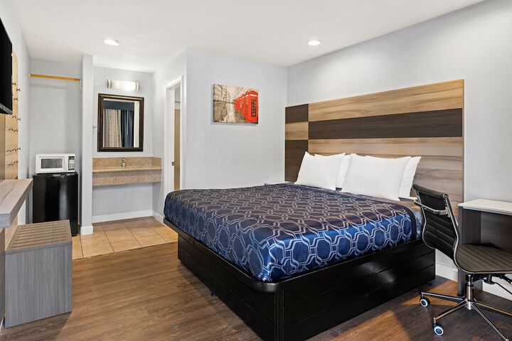 Room 6 of 30