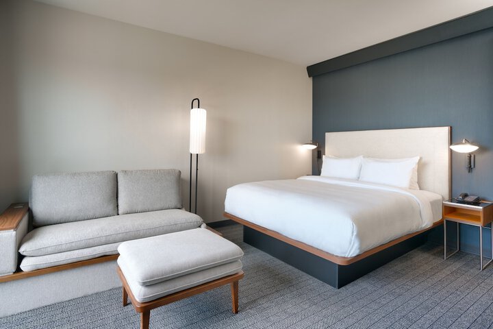 Room 13 of 20