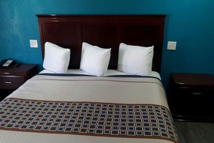 Paris Inn