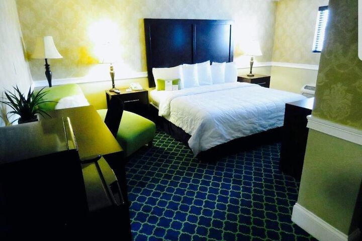 Room 10 of 16