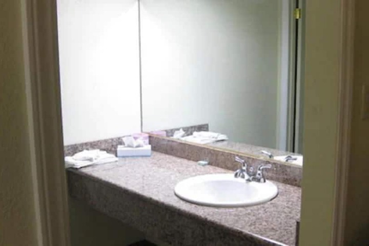 Room 7 of 10