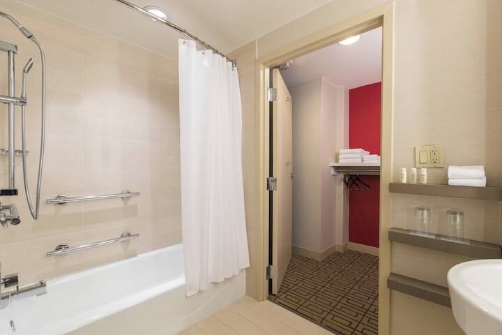 Room 38 of 161