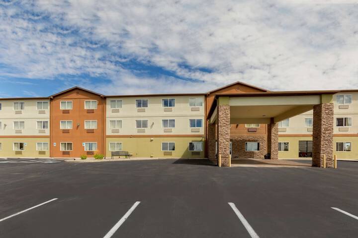 Best Western Plus The Four Corners Inn