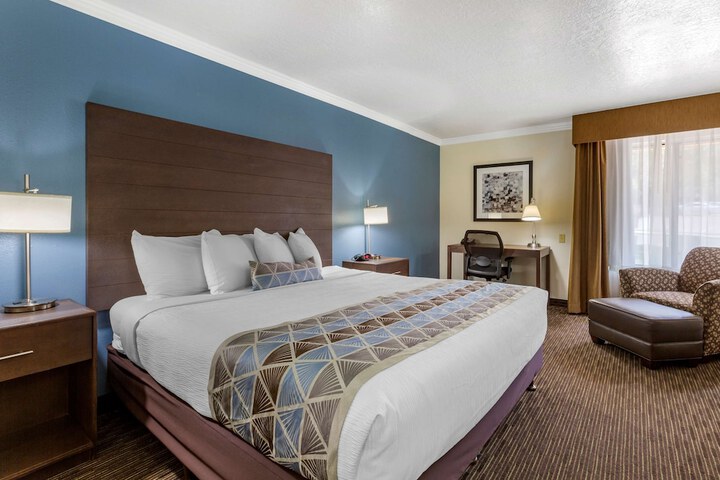 Room 10 of 42