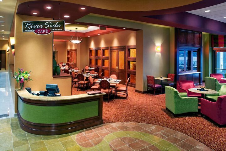 Embassy Suites by Hilton E Peoria Riverfront Conf Center
