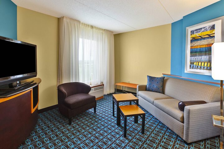 Room 13 of 38