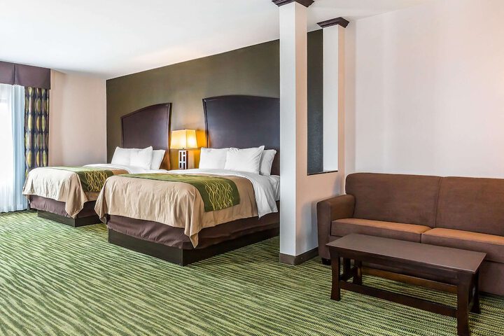 Room 32 of 43