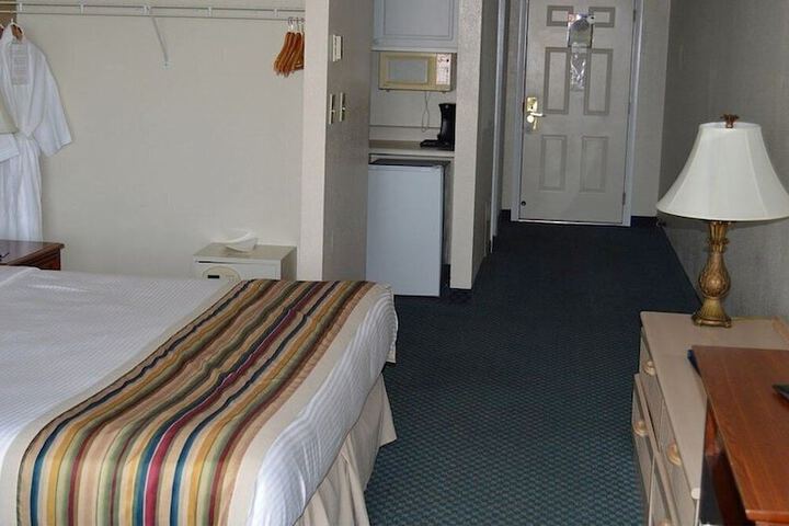Room 33 of 49