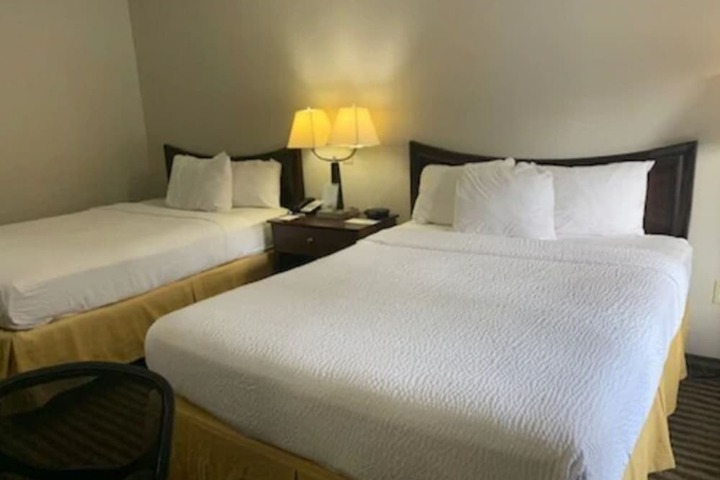 Room 11 of 16