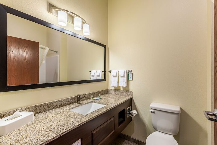 Cobblestone Inn & Suites - Fairfield Bay