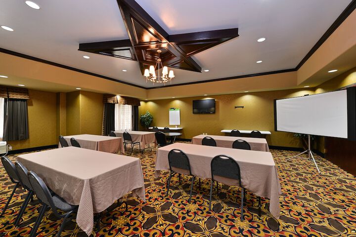Ballroom/Hall 45 of 55