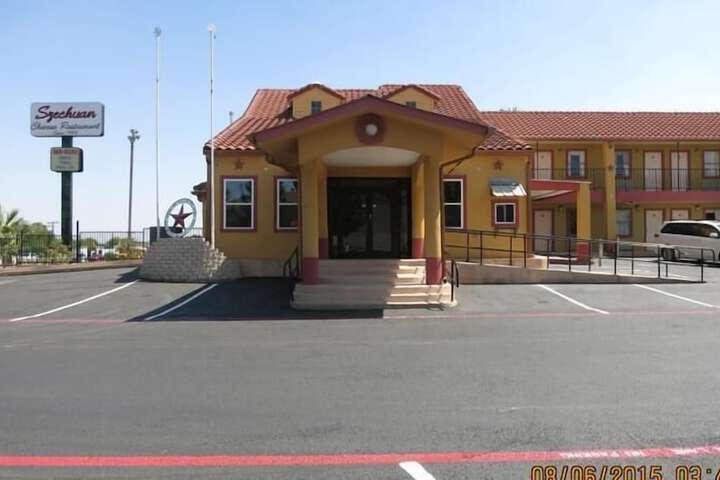 Taylor village Inn and suites