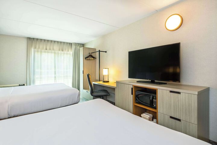 Room 33 of 70