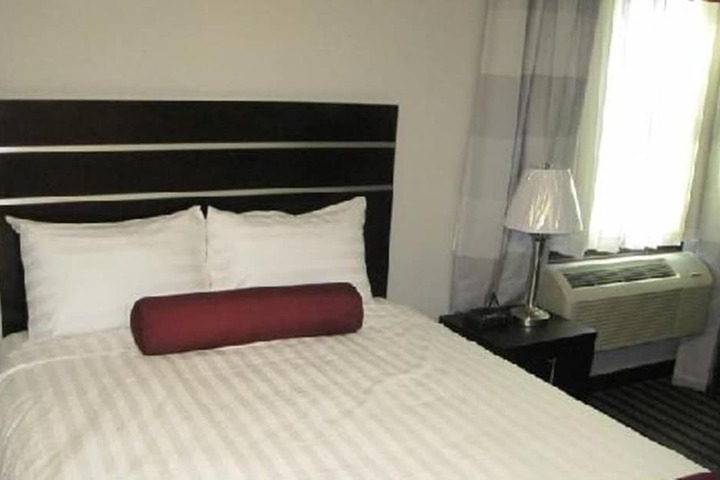 Room 8 of 35