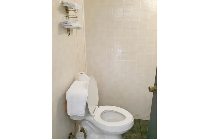Room 18 of 28