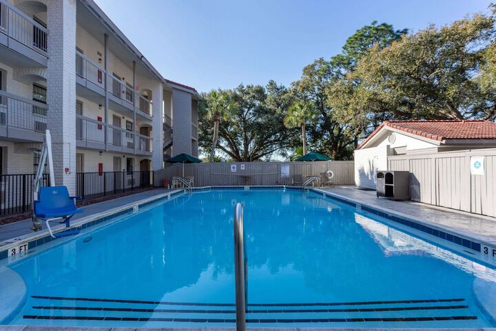 Pool 4 of 28