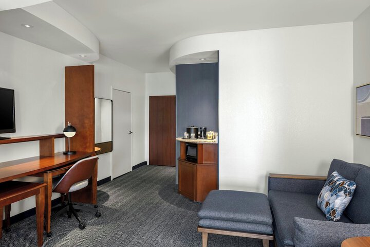Room 25 of 42