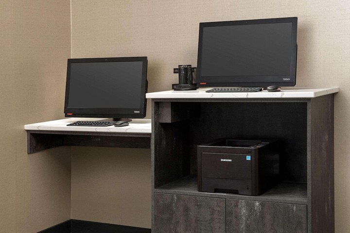 Business Center 63 of 64