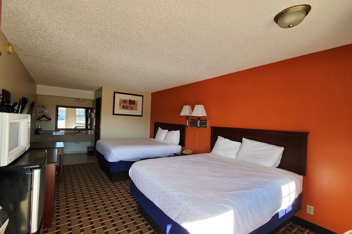 Room 12 of 24