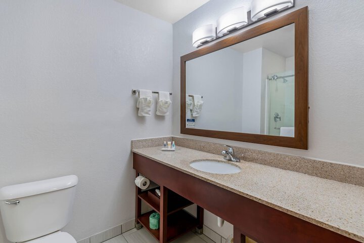 Comfort Suites Lake Geneva East