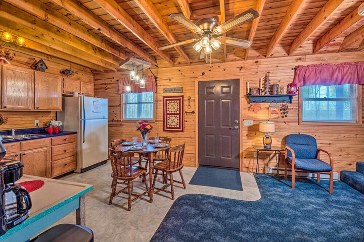 Quiet & Private Cabin 5 Mi to Dale Hollow Lake!