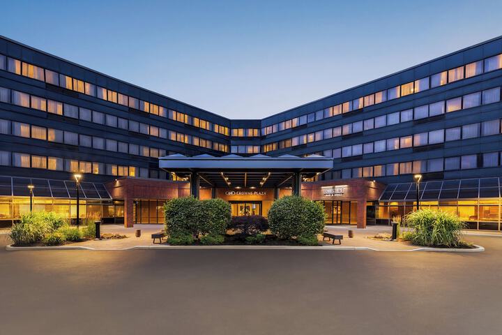 Crowne Plaza Edison by IHG