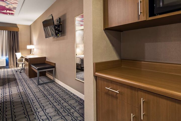 Room 7 of 42