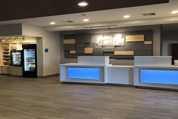 Holiday Inn Express & Suites Albany by IHG