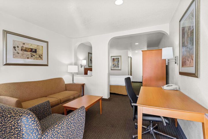 Room 12 of 40